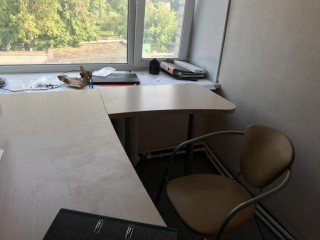 Угловой стол для офисного персонала